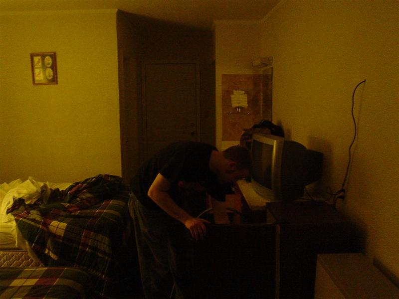 Room inspection at Li'l� Abner's Motel<br>0:DSC01025.JPG